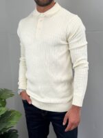 Muški polo džemper u bež boji od 100% pamuka, bočni prikaz.