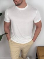 Bela muska majica basic od modal pamuka, frontalni prikaz gornjeg dela tela