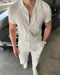 Letnji komplet košulja i pantalone bele boje, kratki rukavi, opušten kroj