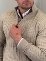 Bež elegantni muški džemper half-zip D4756, krupni kadar kragne i rajsferšlusa